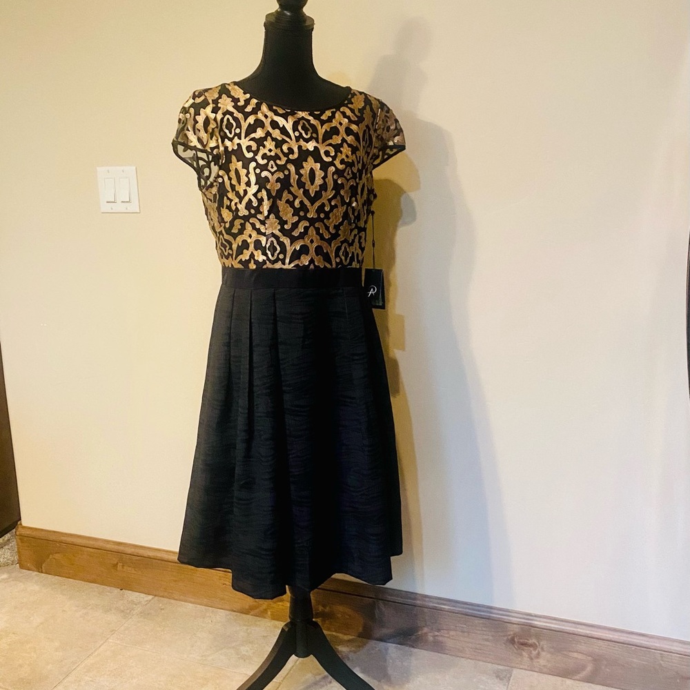 NWT Adriana Papell black and gold dress